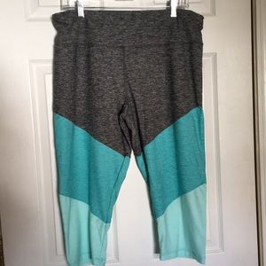 Colorblock workout capris
